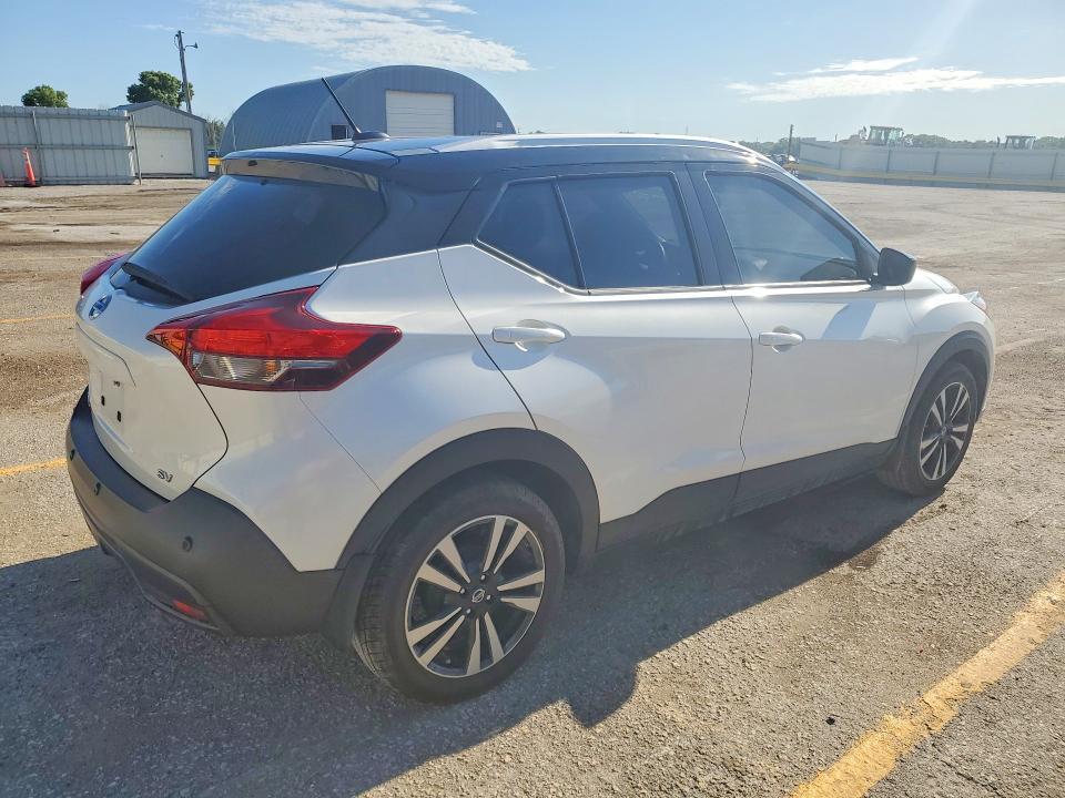 2020 NISSAN KICKS SV — Фото 3 из 12