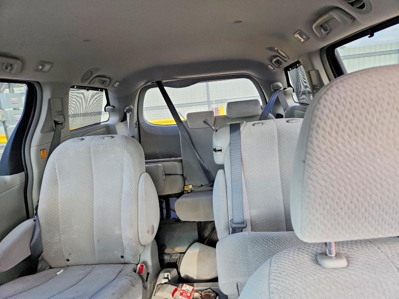 2013 TOYOTA SIENNA LE — Фото 10 из 13