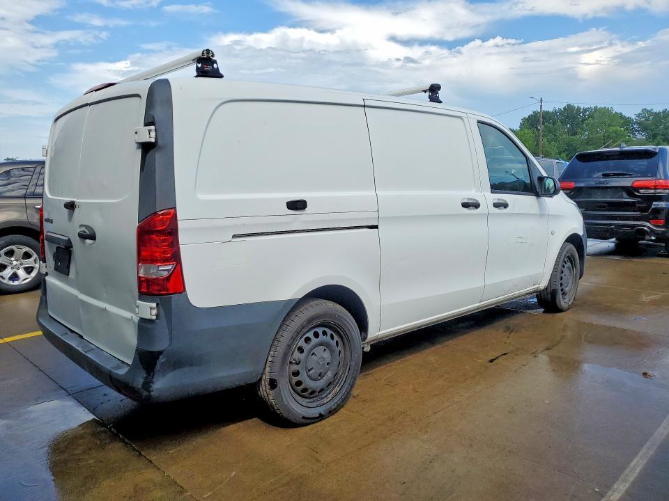 2017 MERCEDES-BENZ METRIS — Фото 3 из 13