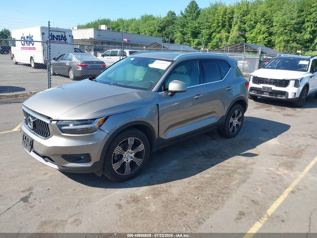 YV4162UL0M2611172 2021 VOLVO XC40 photo no. 2