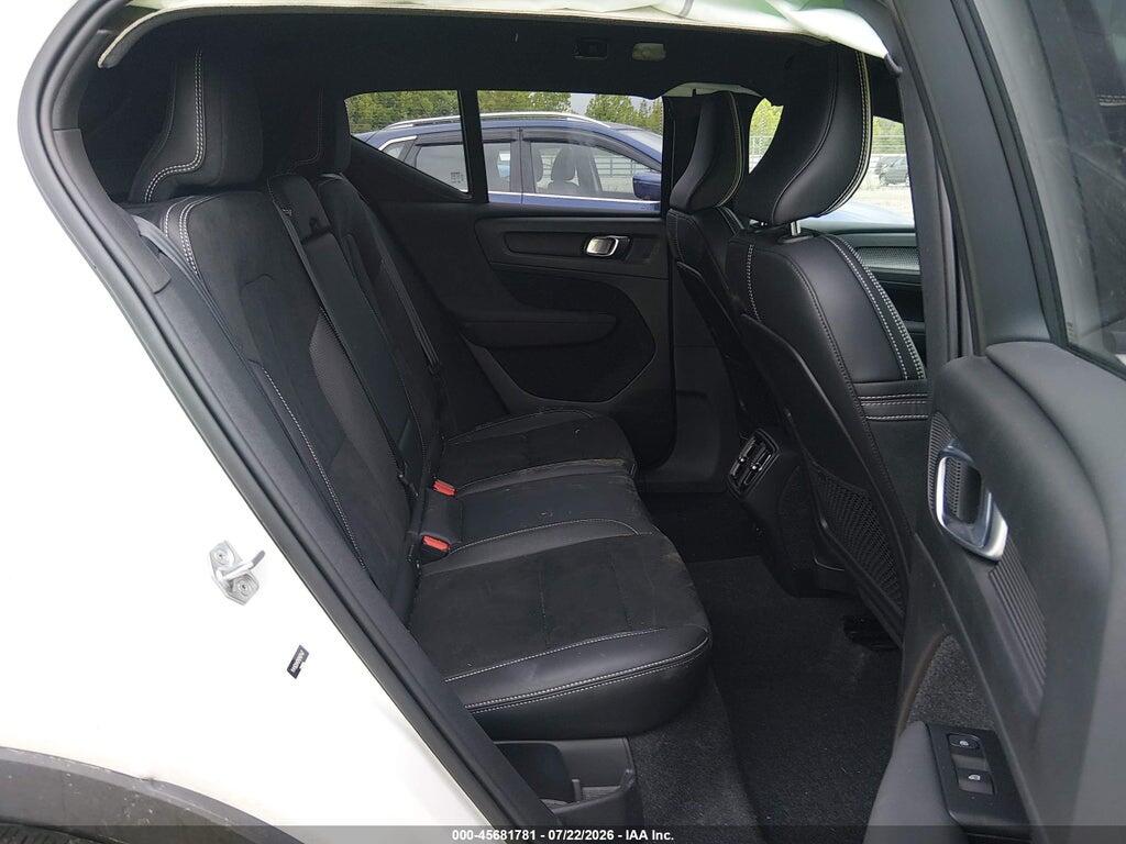 YV4162UM3M2467447 2021 VOLVO XC40 photo no. 8