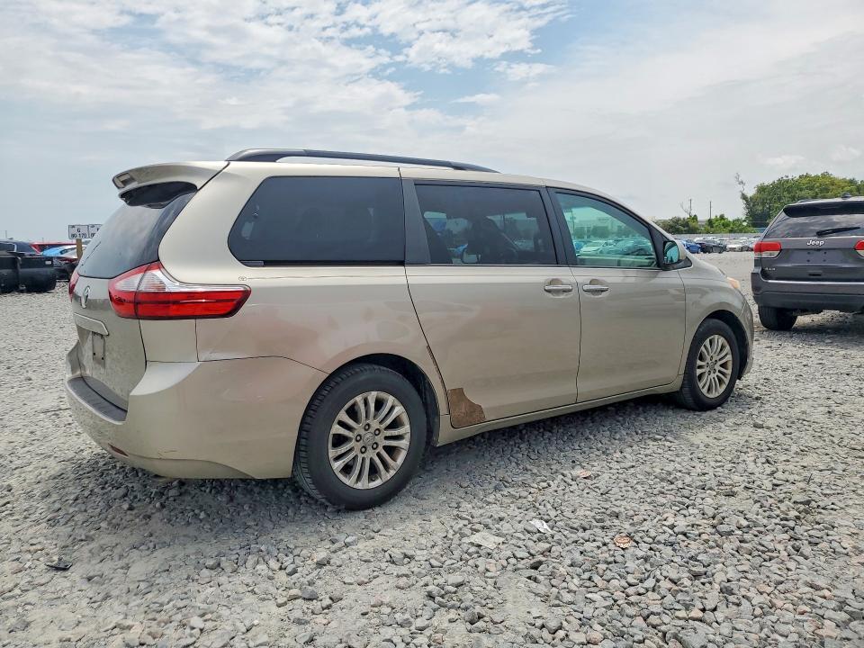 2017 TOYOTA SIENNA XLE 8-PASSENGER — Фото 3 из 13