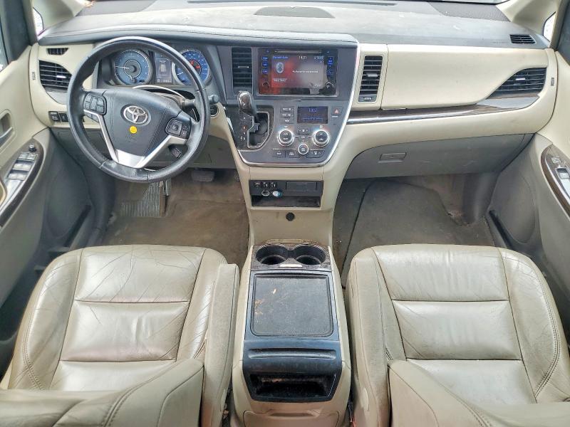 2017 TOYOTA SIENNA XLE 8-PASSENGER — Фото 8 из 13