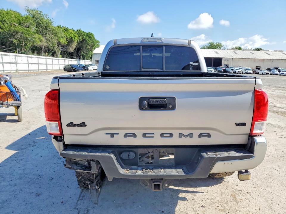 2017 TOYOTA TACOMA SR5 V6 — Фото 6 из 12