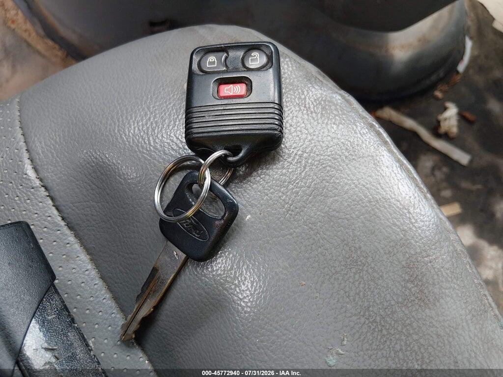 1FTNE2EW0CDA94118 2012 FORD E-250 photo no. 11