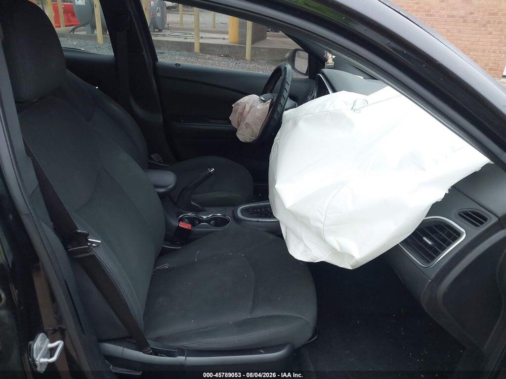 1C3BC1FB4BN545787 2011 CHRYSLER 200 photo no. 5