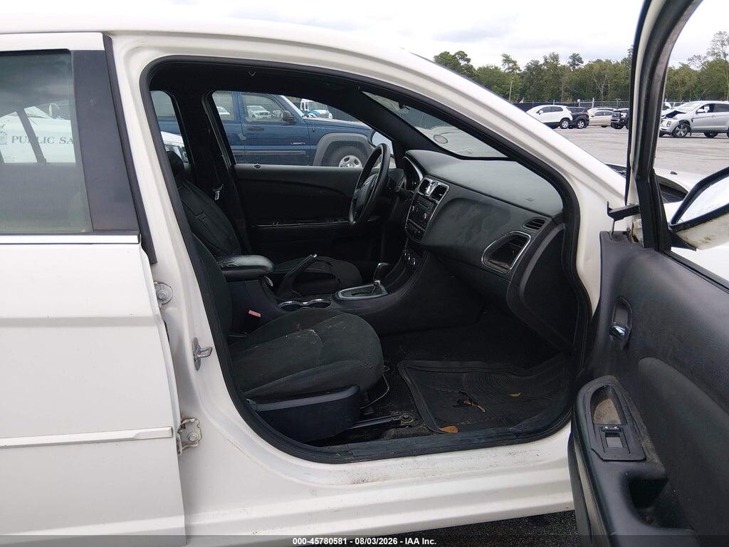 1C3BC4FB8BN515693 2011 CHRYSLER 200 photo no. 5