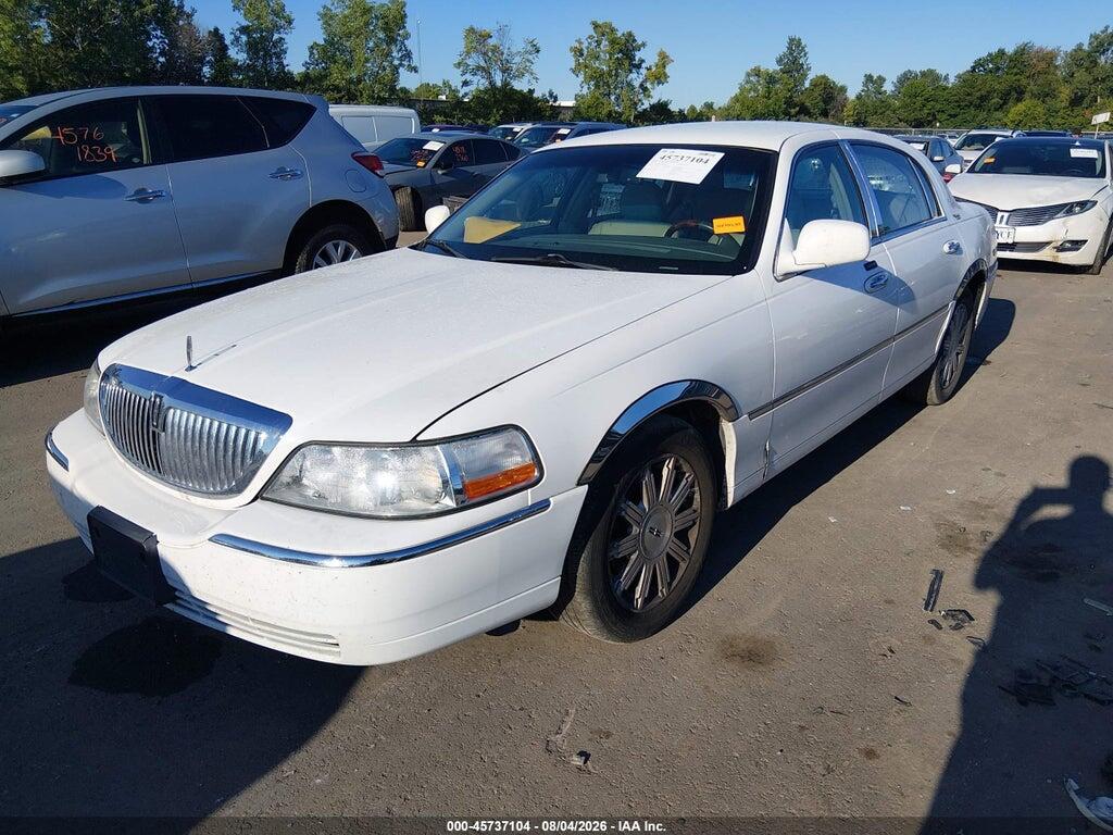 2LNBL8CV3AX607160 2010 LINCOLN TOWN CAR photo no. 2