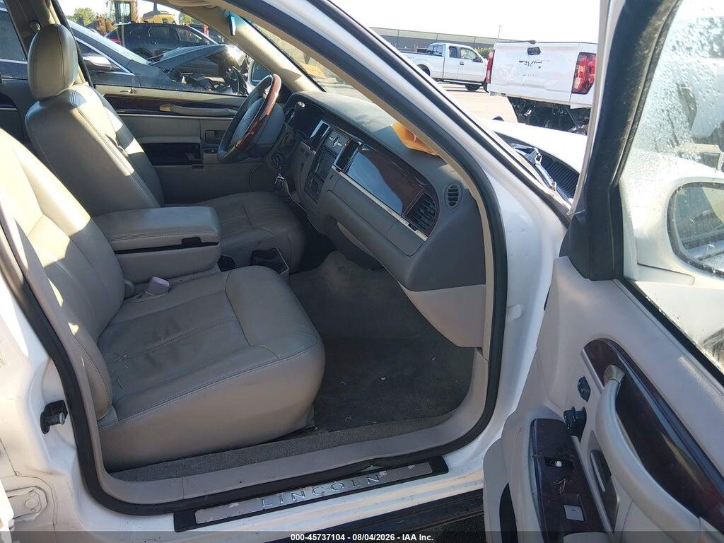 2LNBL8CV3AX607160 2010 LINCOLN TOWN CAR photo no. 5