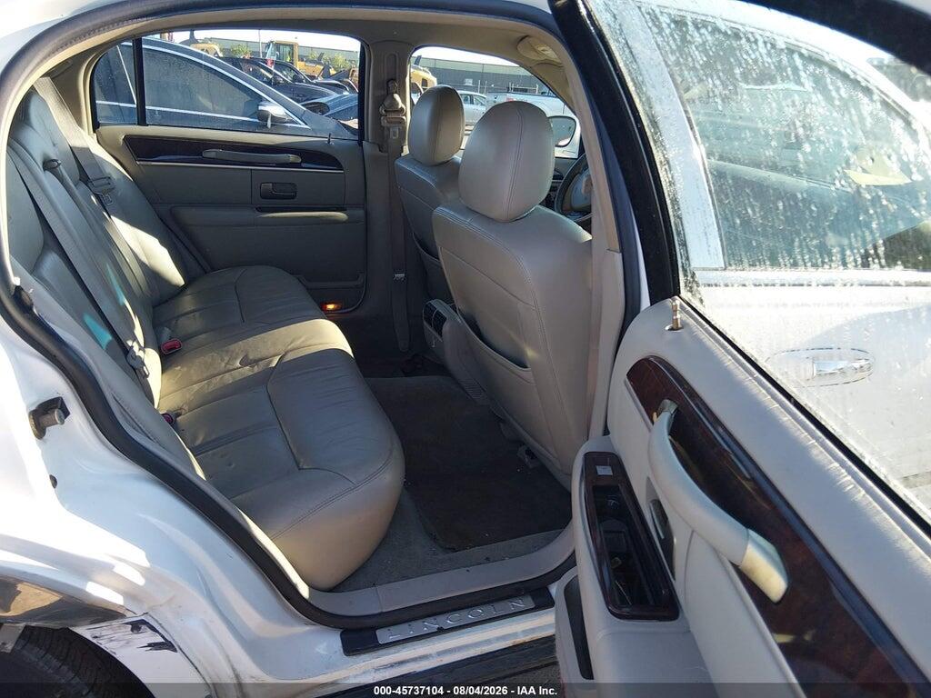 2LNBL8CV3AX607160 2010 LINCOLN TOWN CAR photo no. 8