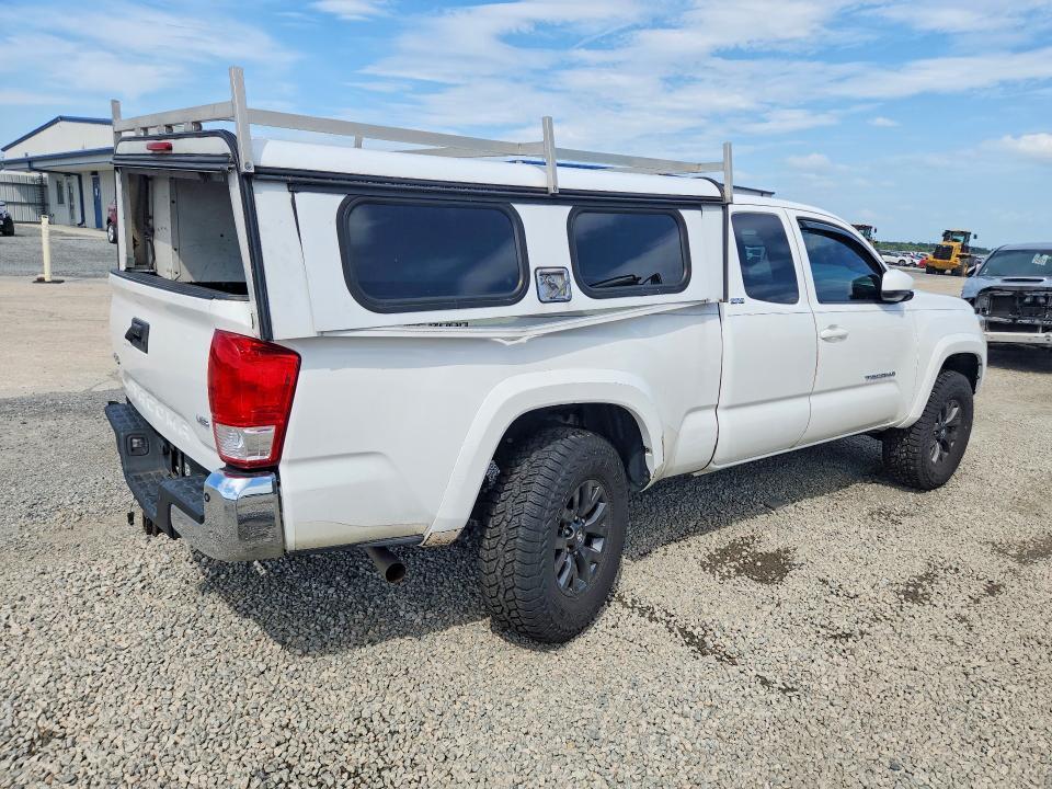 2017 TOYOTA TACOMA SR5 V6 — Фото 3 из 12