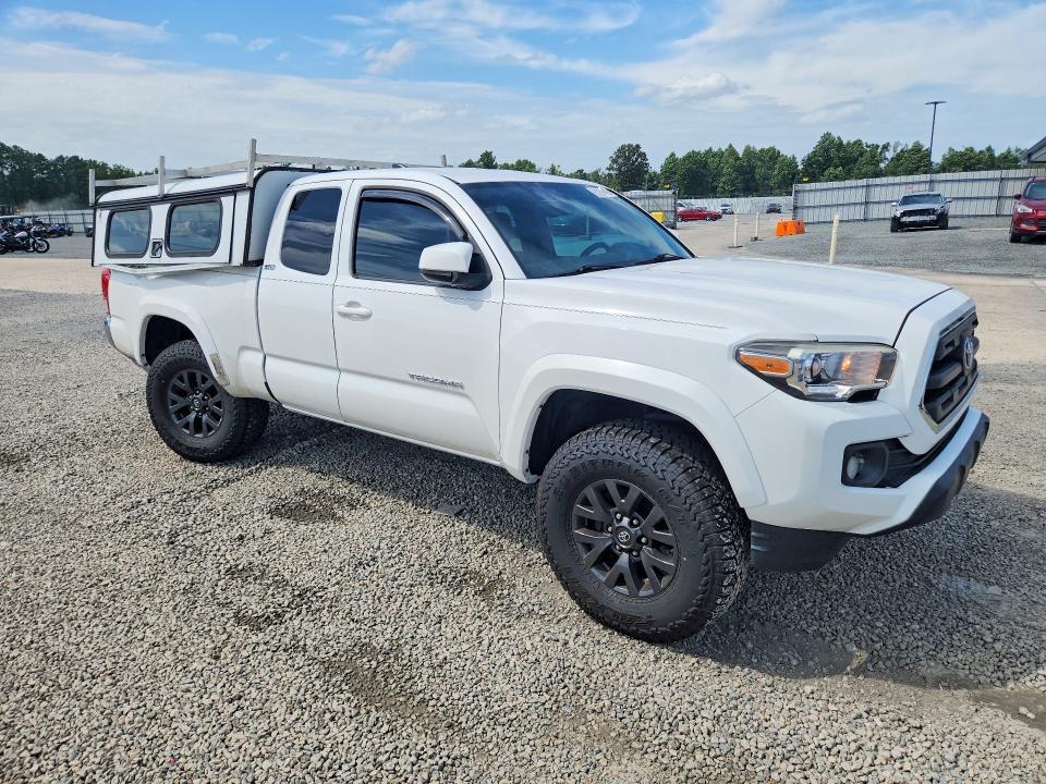 2017 TOYOTA TACOMA SR5 V6 — Фото 4 из 12