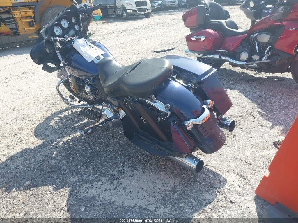 1HD1KBM15CB617057 2012 HARLEY-DAVIDSON FLHX photo no. 3