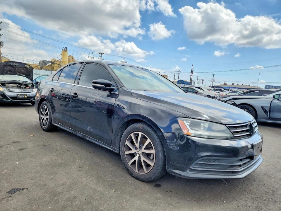 2017 VOLKSWAGEN JETTA SE — Фото 4 из 12
