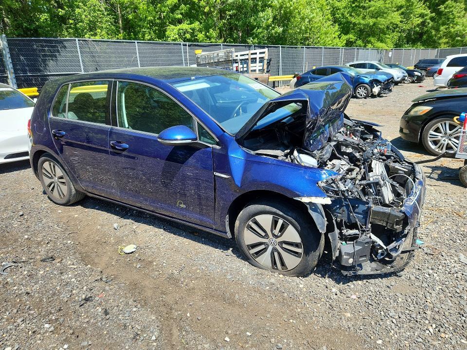 2017 VOLKSWAGEN E-GOLF SE — Фото 4 из 12