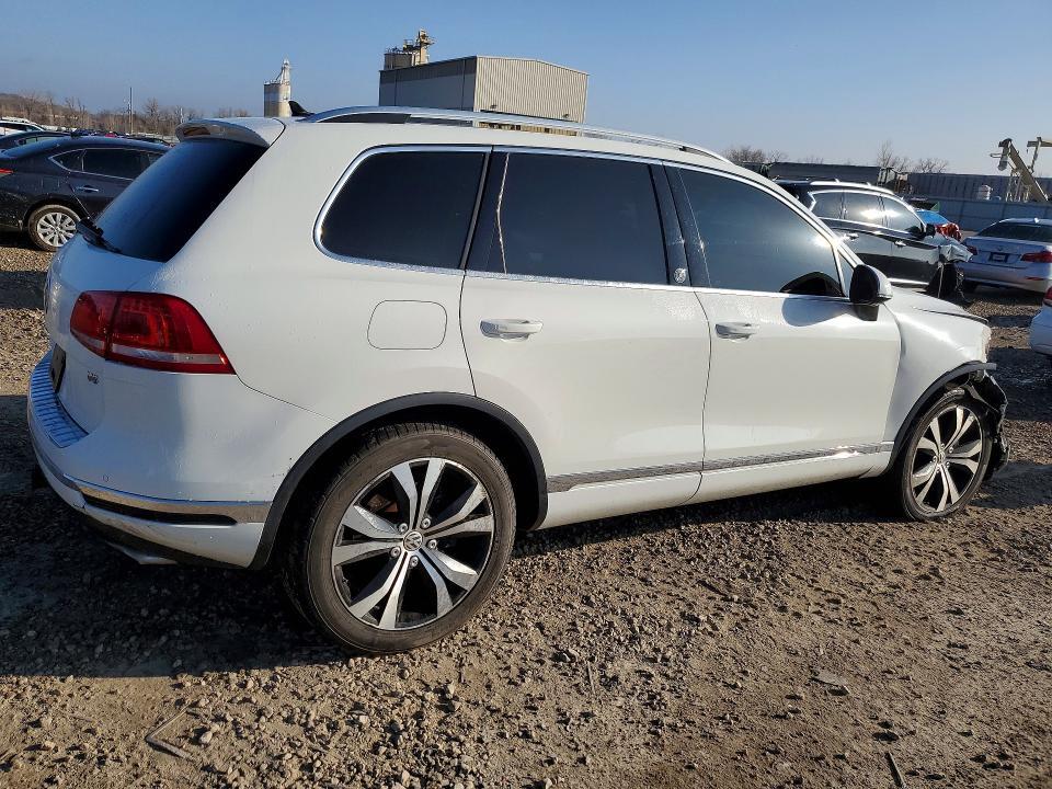 2017 VOLKSWAGEN TOUAREG WOLFSBURG — Фото 3 из 13
