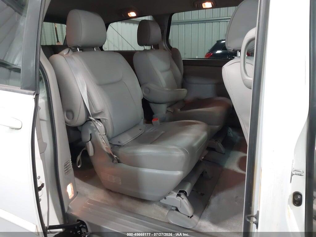 5TDKK4CC2AS303800 2010 TOYOTA SIENNA photo no. 8
