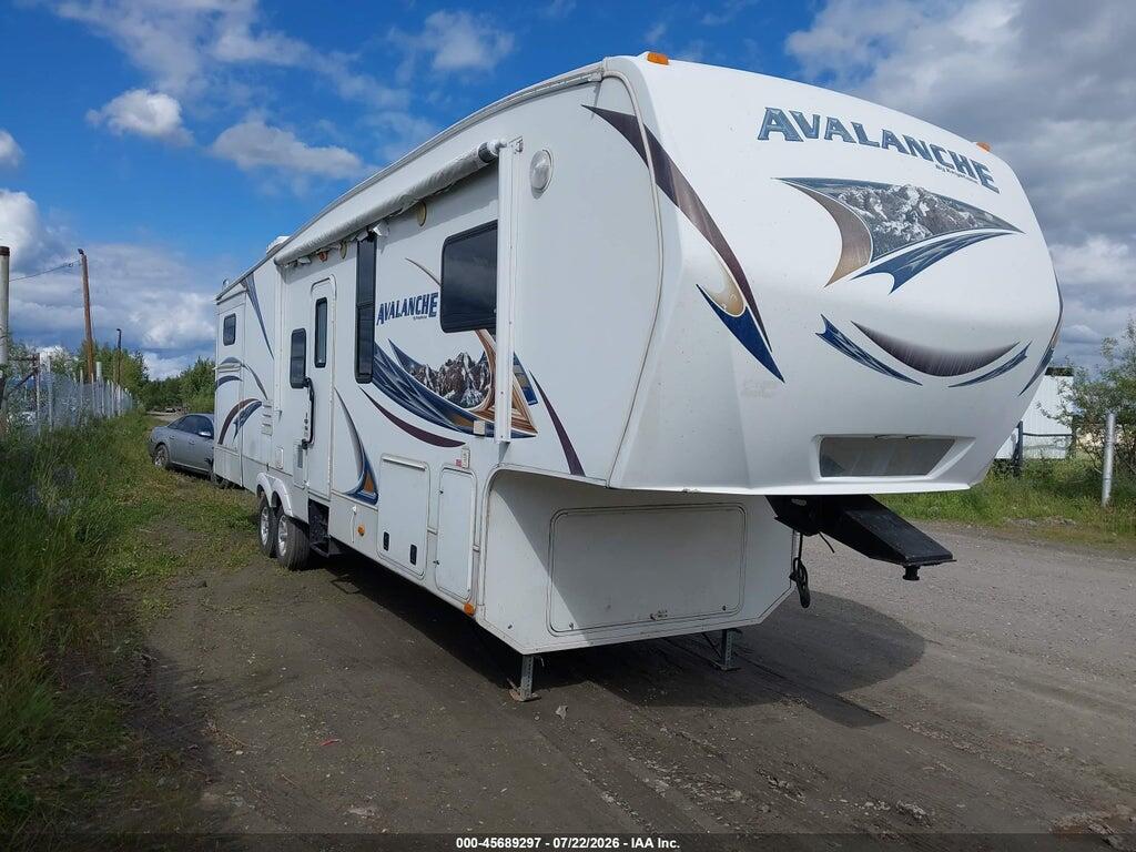 4YDF34127CE760648 2012 KEYSTONE AVALANCHE 5TH WHEEL photo no. 1