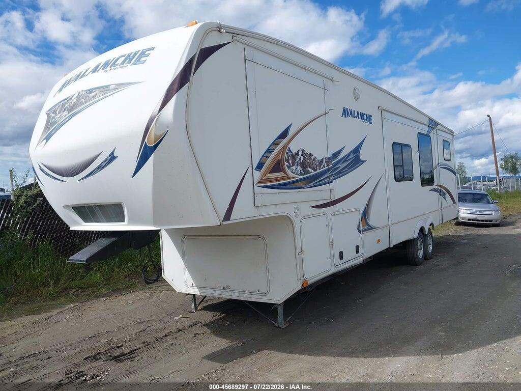 4YDF34127CE760648 2012 KEYSTONE AVALANCHE 5TH WHEEL photo no. 2