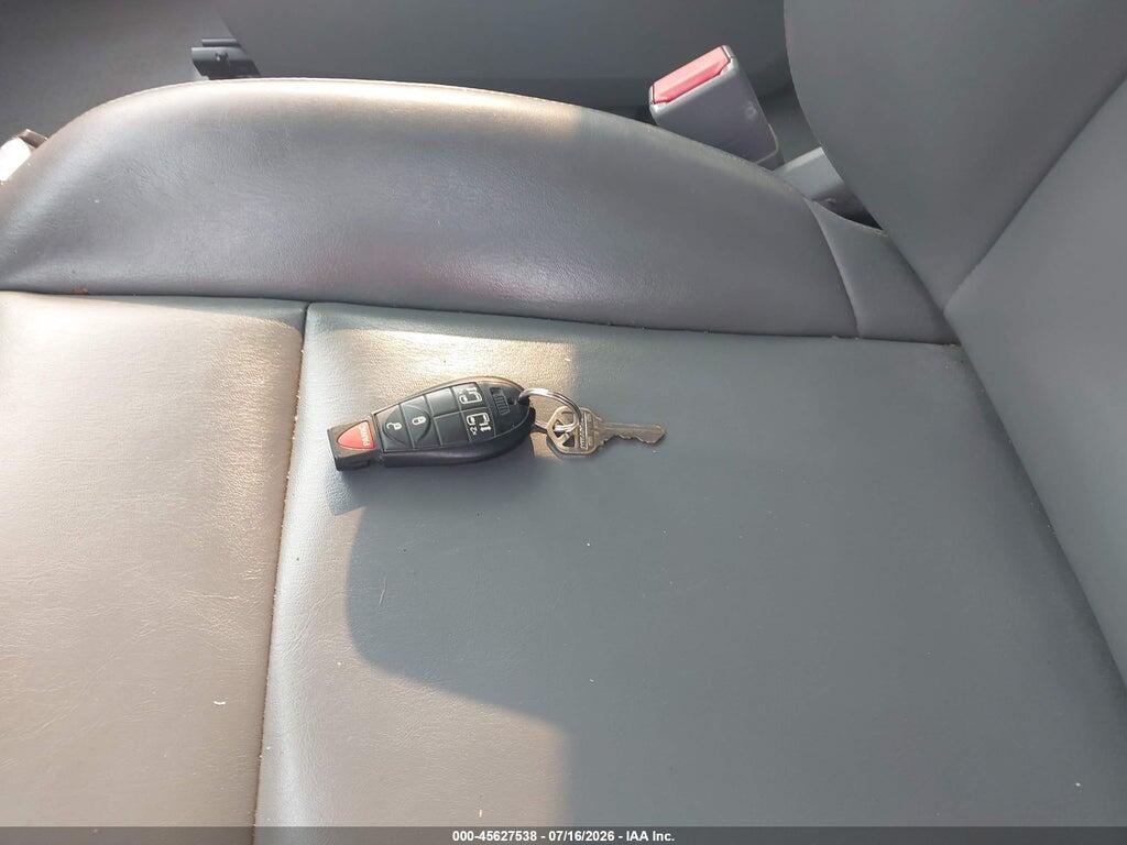 2V4RW3D11AR424407 2010 VOLKSWAGEN ROUTAN photo no. 11