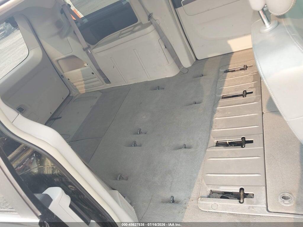 2V4RW3D11AR424407 2010 VOLKSWAGEN ROUTAN photo no. 8