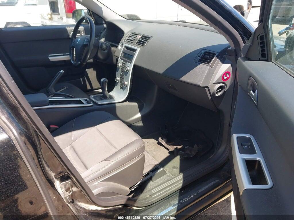 YV1382MS3A2506399 2010 VOLVO S40 photo no. 5