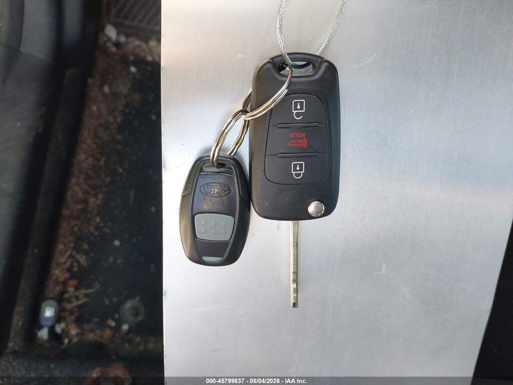 KNDJT2A54C7463739 2012 KIA SOUL photo no. 11