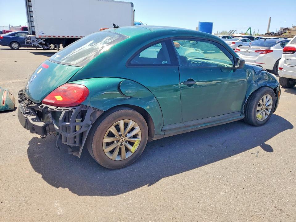 2017 VOLKSWAGEN BEETLE 1.8T — Фото 3 из 13