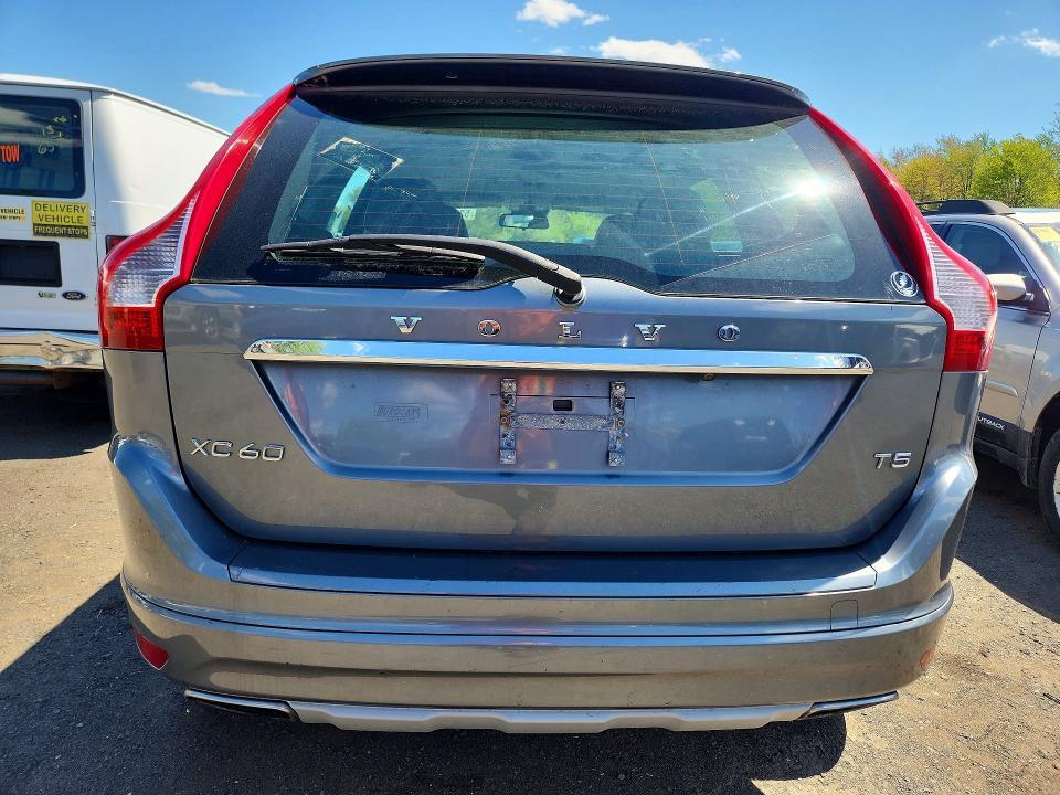 2017 VOLVO XC60 — Фото 6 из 13
