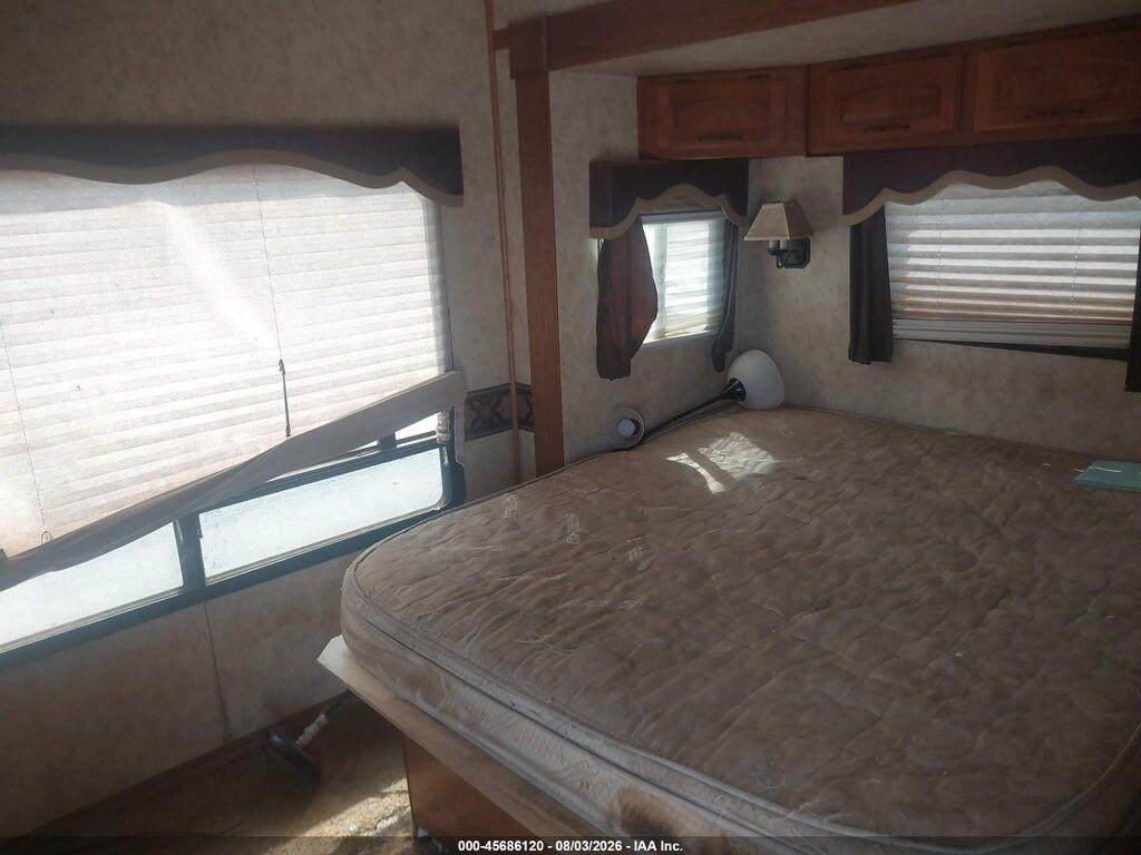 4YDF37520B4700548 2011 KEYSTONE MO3750FL11 MONTANA photo no. 8