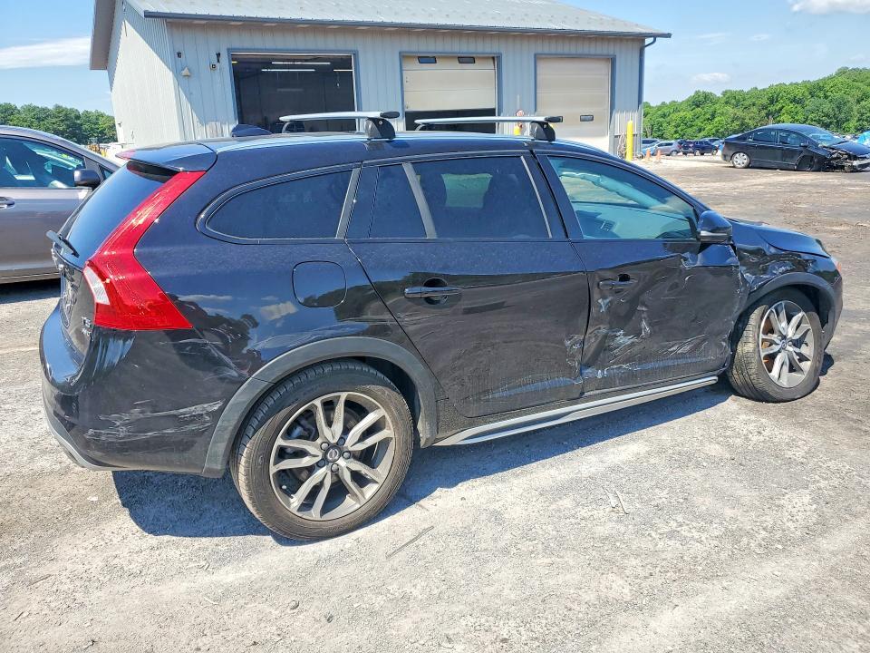 2017 VOLVO V60 CROSS COUNTRY PREMIER — Фото 3 из 12