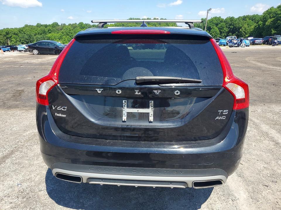 2017 VOLVO V60 CROSS COUNTRY PREMIER — Фото 6 из 12