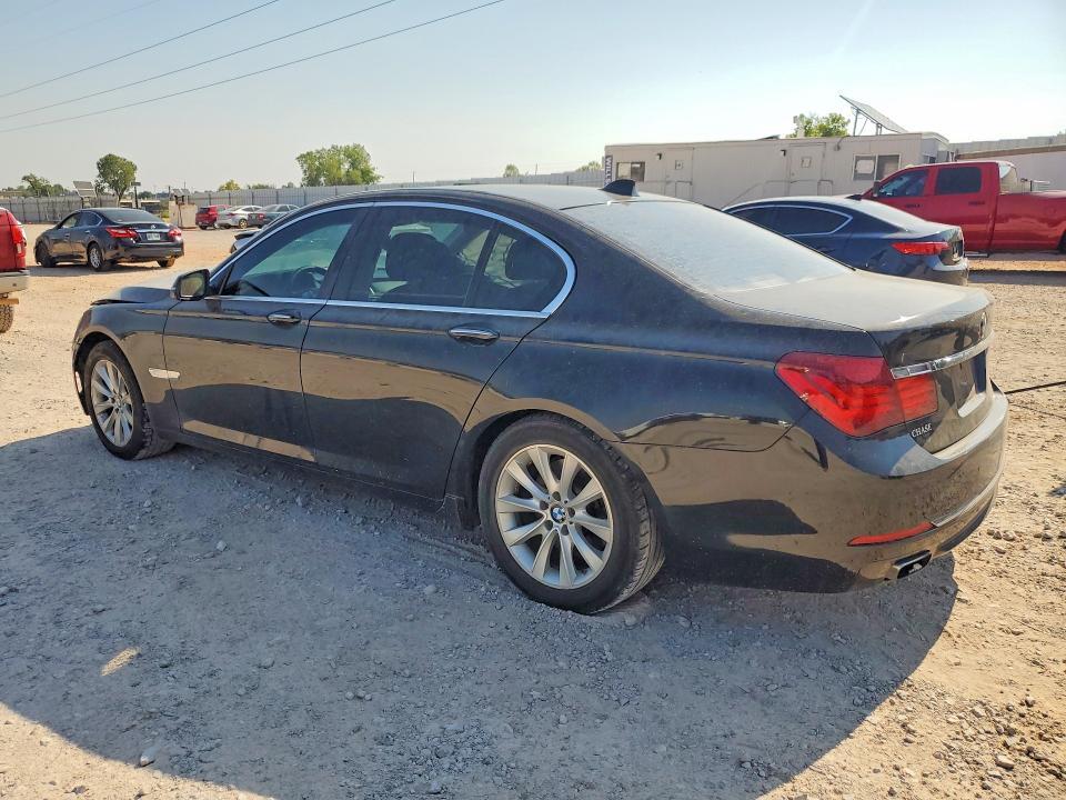 2014 BMW 740 I — Фото 2 из 12