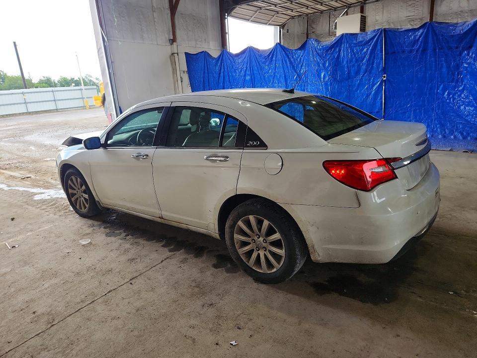 2014 CHRYSLER 200 LIMITED — Фото 2 из 11
