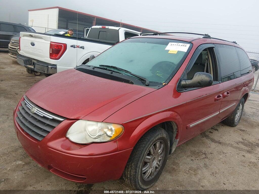 2C4GP54L85R582213 2005 CHRYSLER TOWN & COUNTRY photo no. 2
