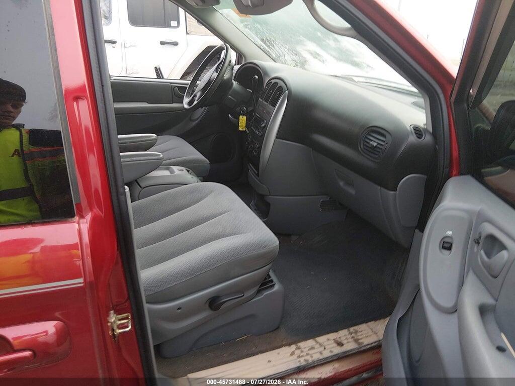 2C4GP54L85R582213 2005 CHRYSLER TOWN & COUNTRY photo no. 5