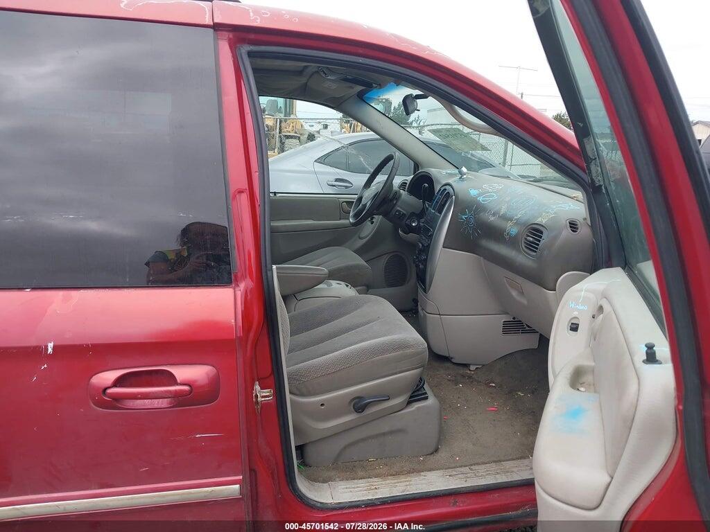 2C4GP54L75R436448 2005 CHRYSLER TOWN & COUNTRY photo no. 5