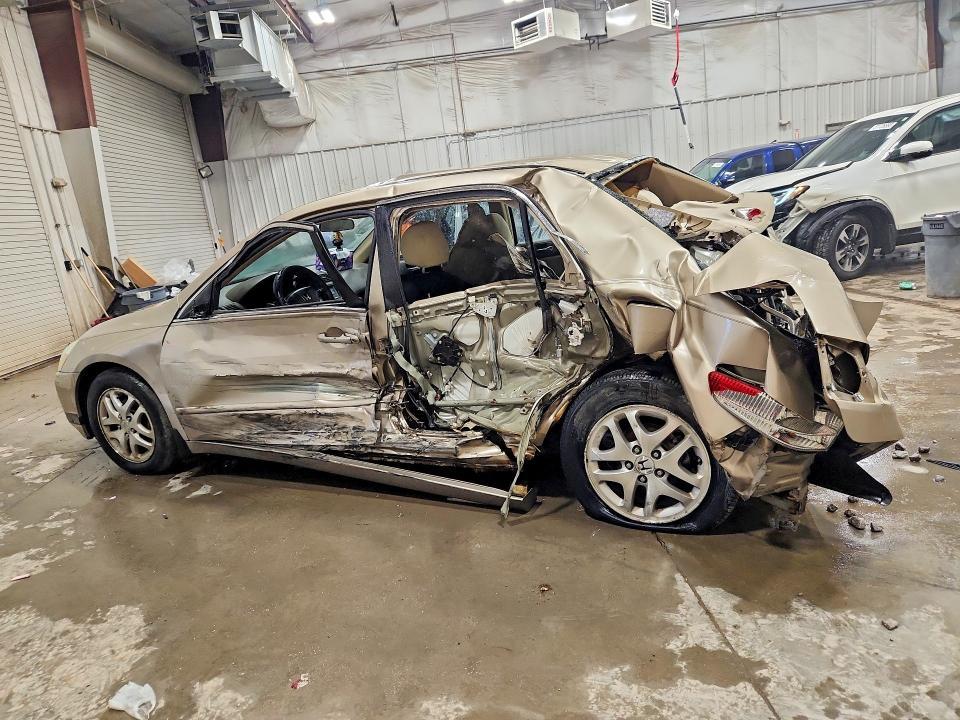 1HGCM56654A065857 2004 HONDA ACCORD photo no. 2
