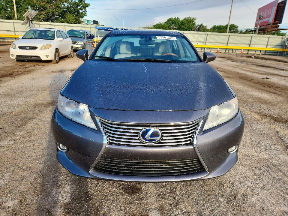2014 LEXUS ES 300H — Фото 5 из 12