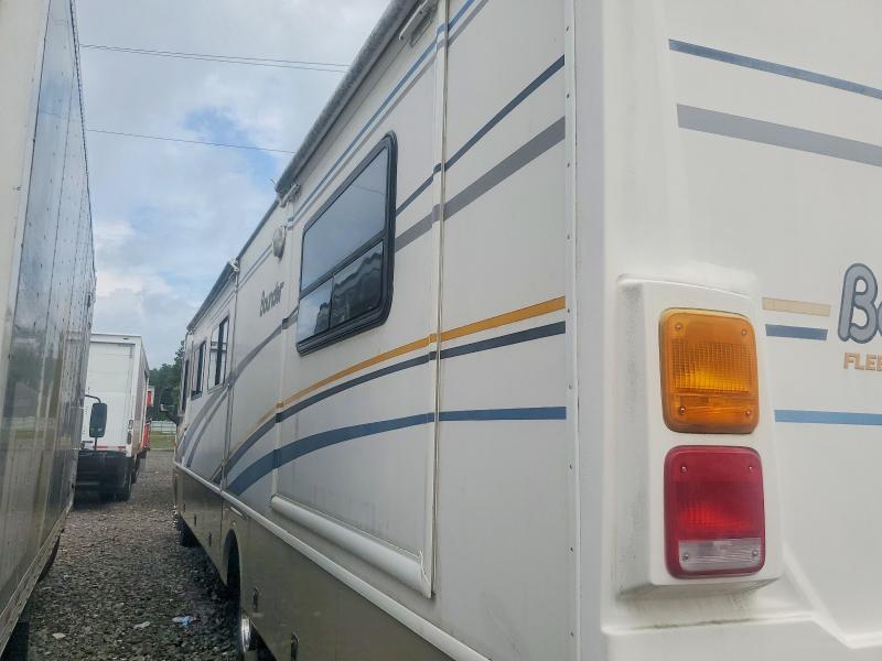 2004 WORKHORSE CUSTOM CHASSIS MOTORHOME CHASSIS — Фото 3 из 10