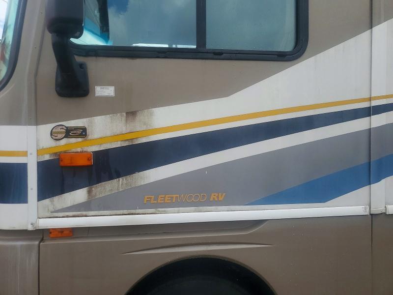 2004 WORKHORSE CUSTOM CHASSIS MOTORHOME CHASSIS — Фото 9 из 10