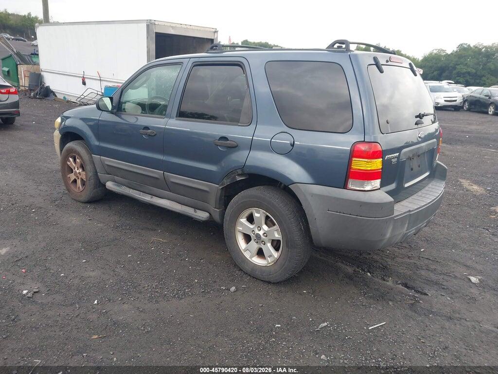 1FMYU03Z55KD39958 2005 FORD ESCAPE photo no. 3