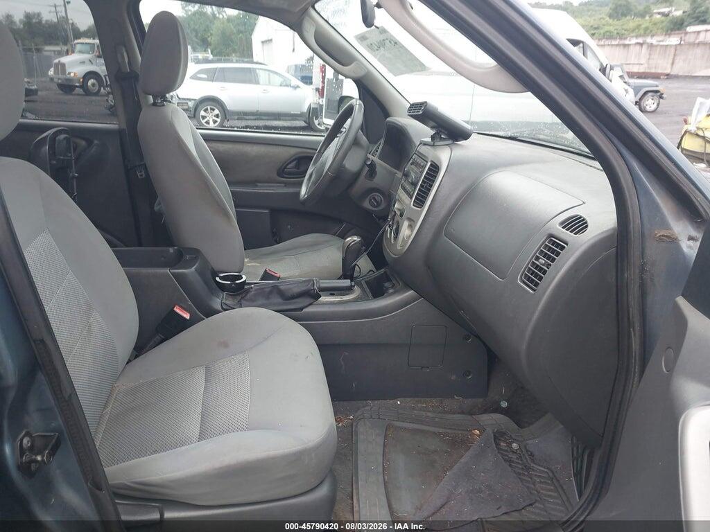 1FMYU03Z55KD39958 2005 FORD ESCAPE photo no. 5