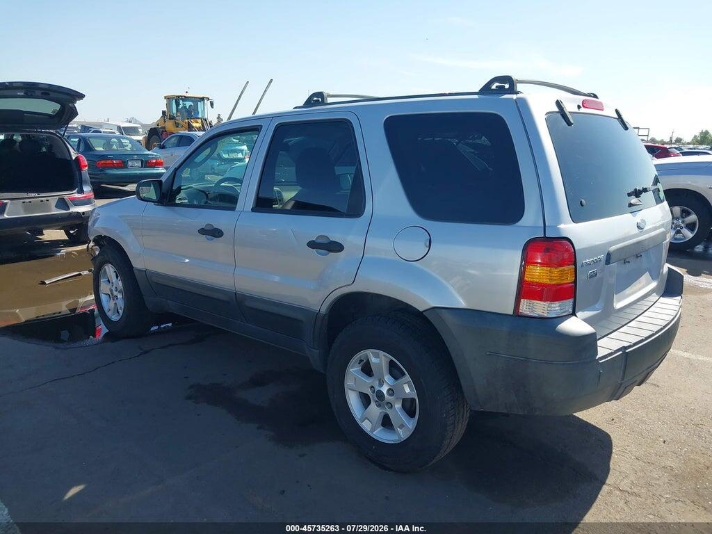 1FMCU03145DA08507 2005 FORD ESCAPE photo no. 3