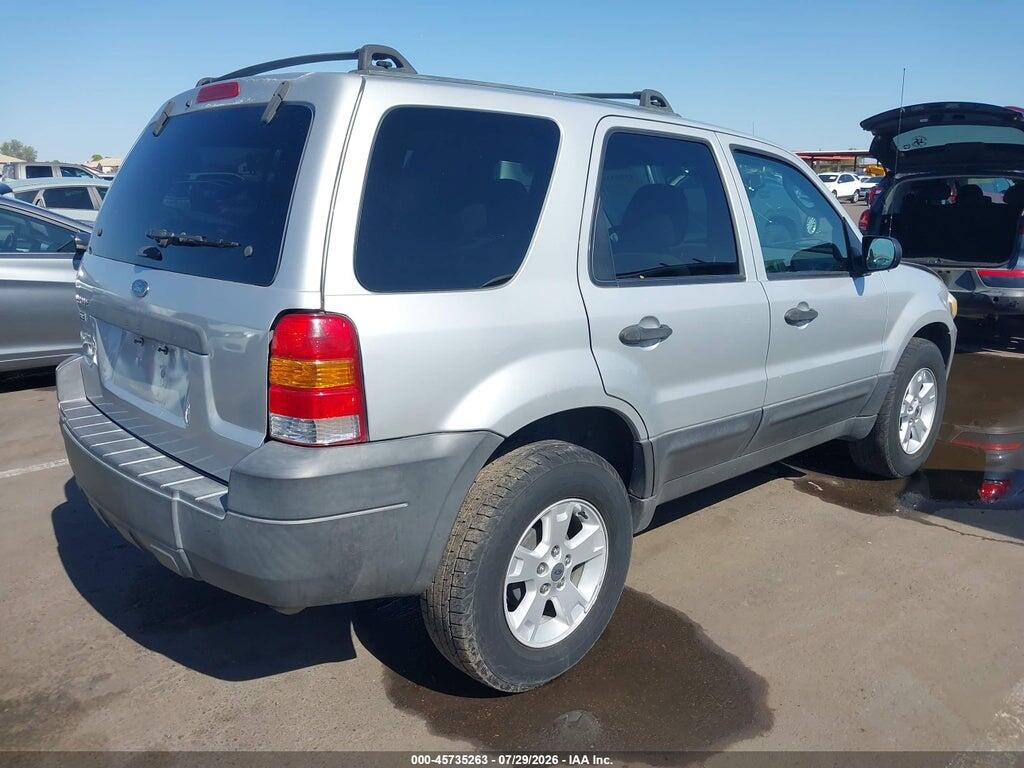 1FMCU03145DA08507 2005 FORD ESCAPE photo no. 4