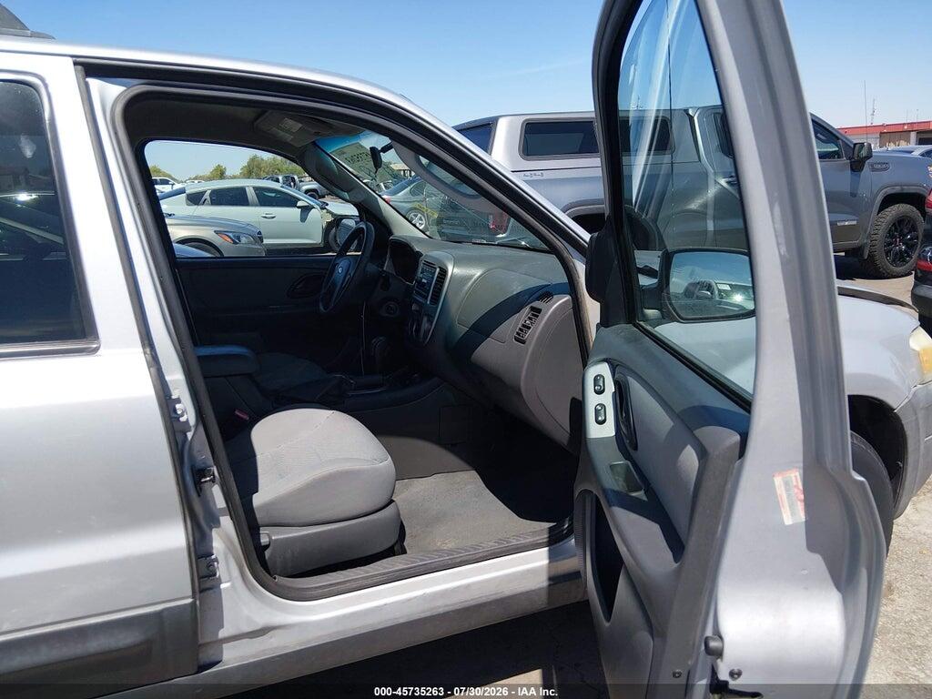 1FMCU03145DA08507 2005 FORD ESCAPE photo no. 5