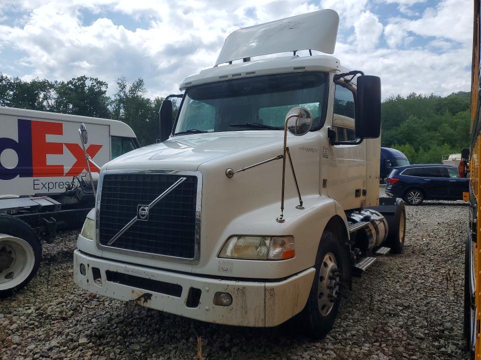 2014 VOLVO VNM SEMI TRUCK