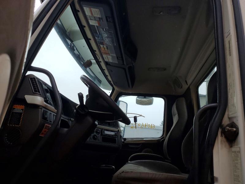 2014 VOLVO VNM SEMI TRUCK — Фото 7 из 13