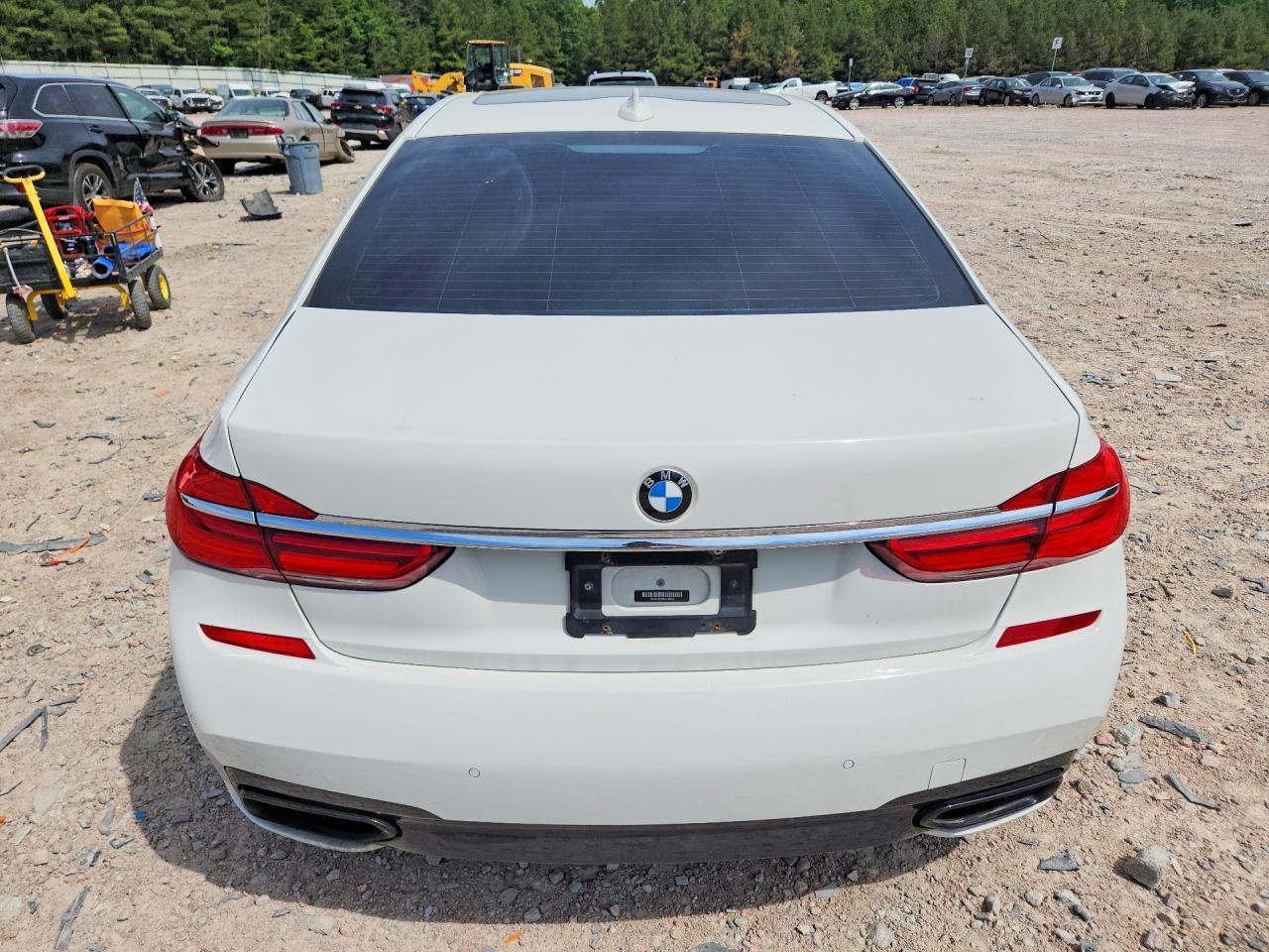 2016 BMW 740 I — Фото 6 из 12