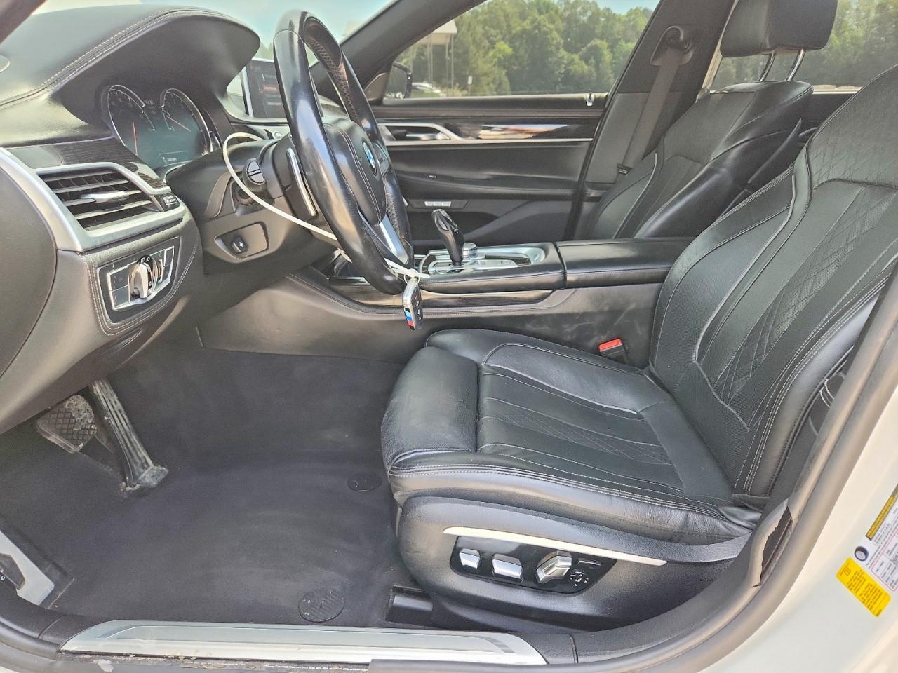 2016 BMW 740 I — Фото 7 из 12